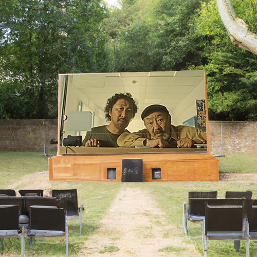 Cinéma en plein air avec transats 