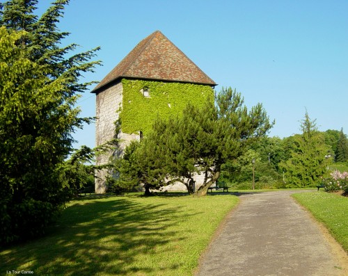 TOUR CARRéE